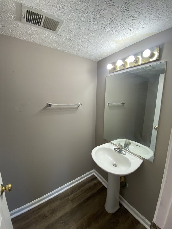 979 Bryant Way - Photo 6 of 6