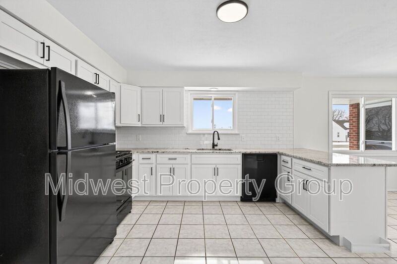 5165 Westwood Dr - Photo 2 of 32