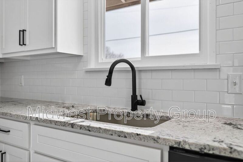 5165 Westwood Dr - Photo 4 of 32