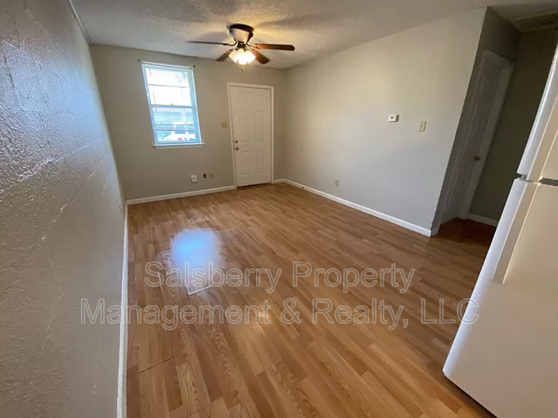 1202 Nw 3rd Ave - Photo 3 of 8