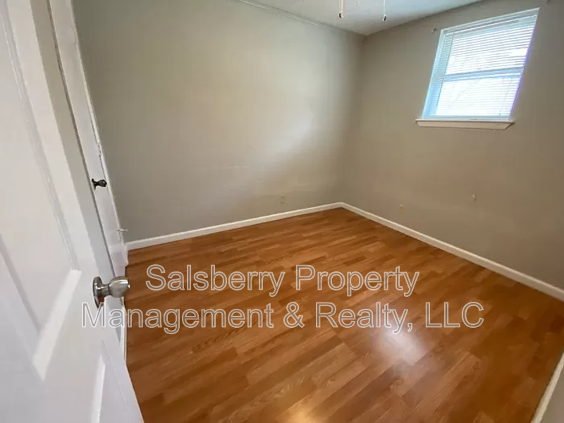 1202 Nw 3rd Ave - Photo 5 of 8