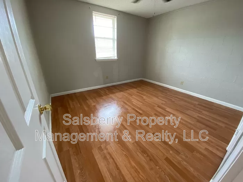 1202 Nw 3rd Ave - Photo 7 of 8