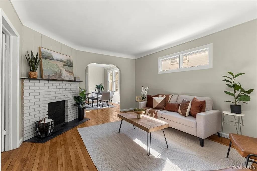 3369 Pelham Street - Photo 6 of 36