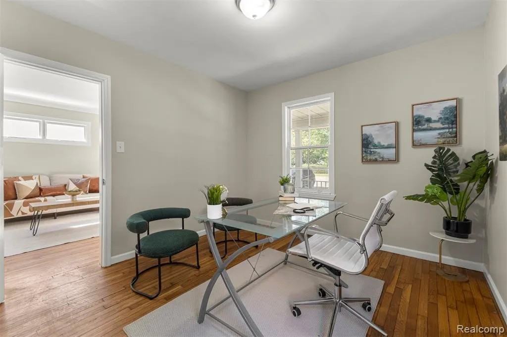 3369 Pelham Street - Photo 7 of 36