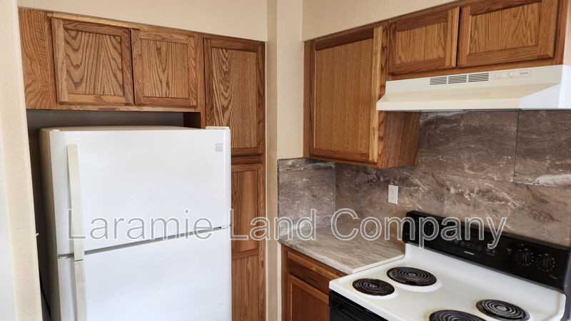 658 N 10th St - Photo 7 of 13