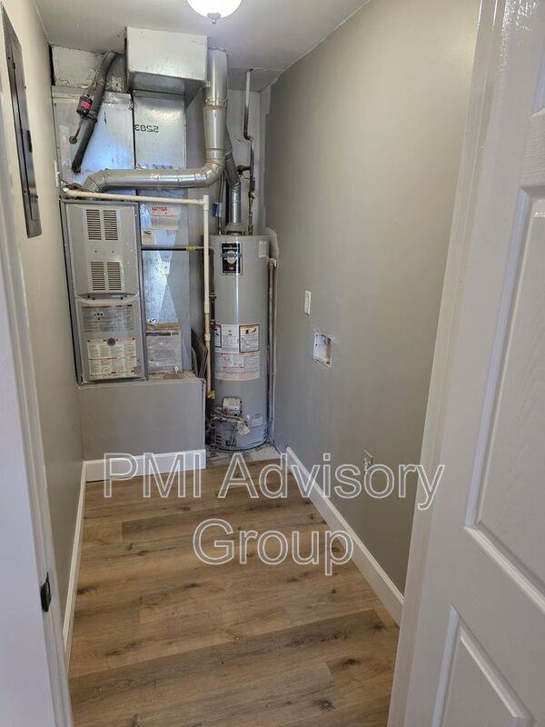 1407 Ne Sardou Ave - Photo 5 of 17