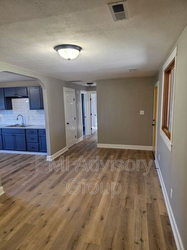 1407 Ne Sardou Ave - Photo 6 of 17