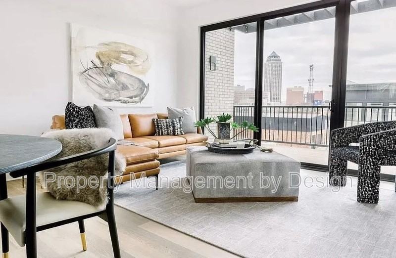 1367 Keosauqua Way - Photo 3 of 8