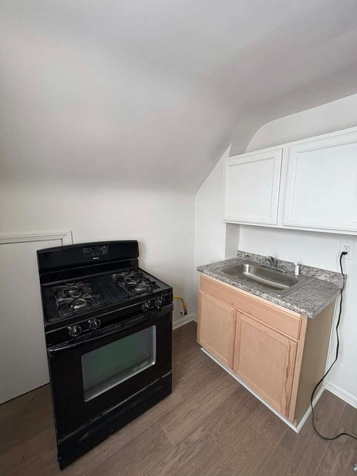 3661 E 151st St - Photo 6 of 10