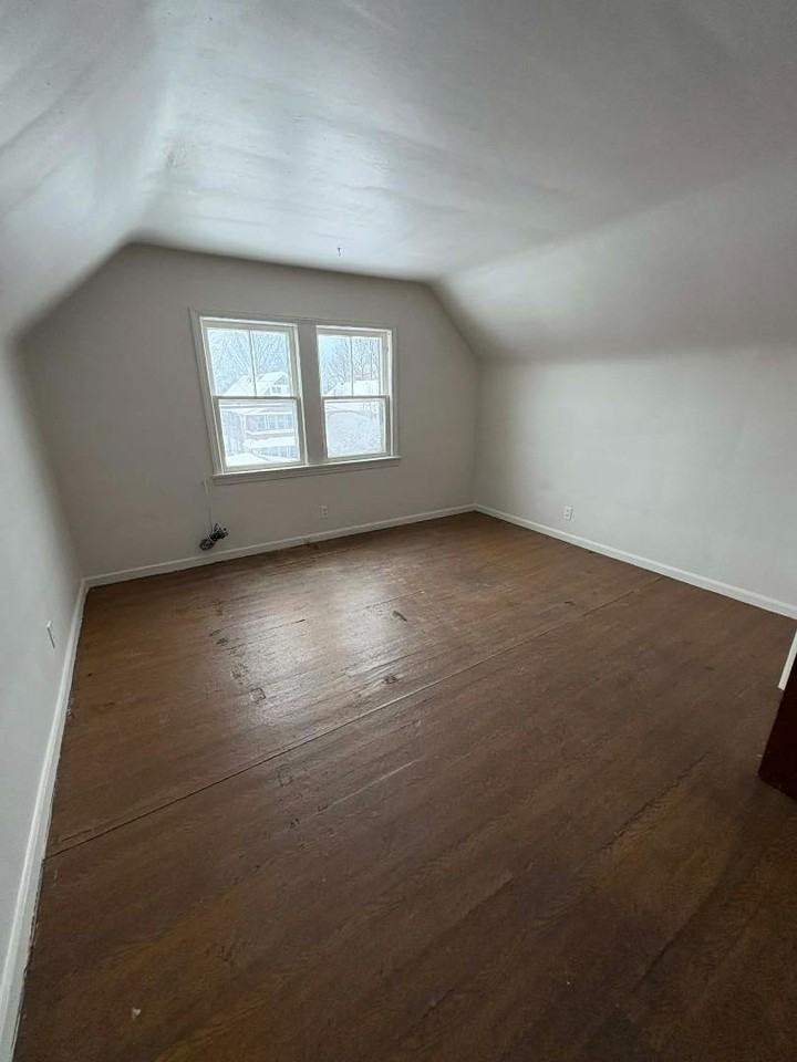 3661 E 151st St - Photo 7 of 10