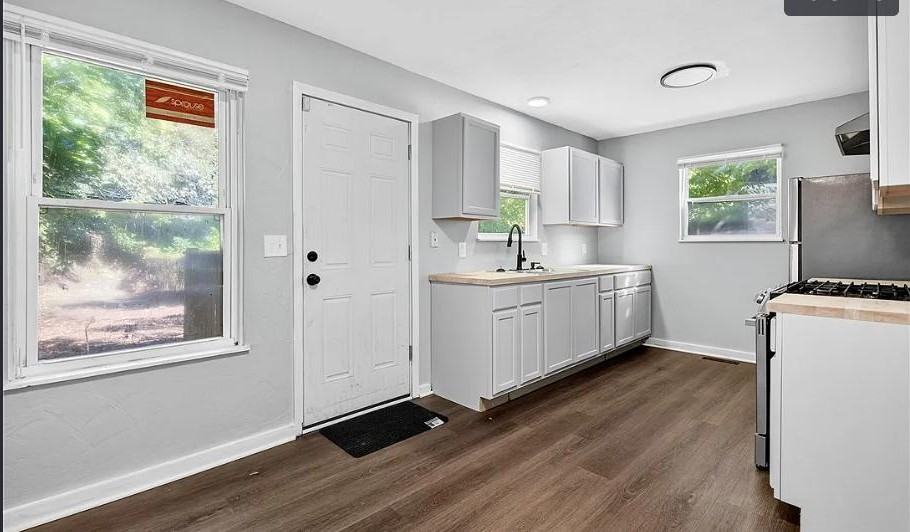 9509 Pratt Ave - Photo 6 of 20