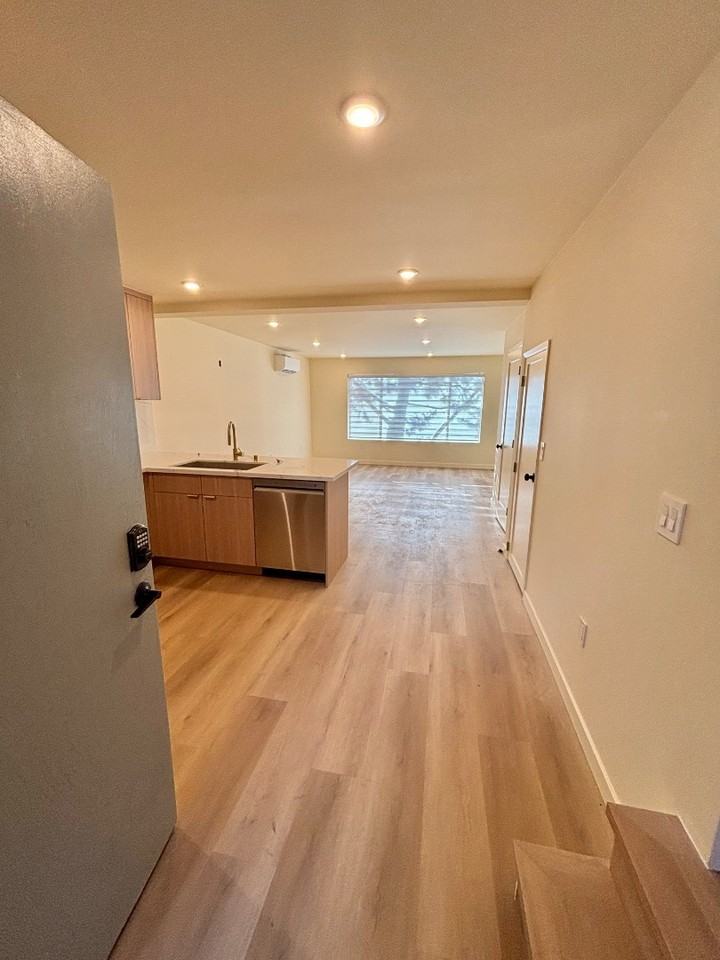 2050 Meridian - Photo 6 of 24