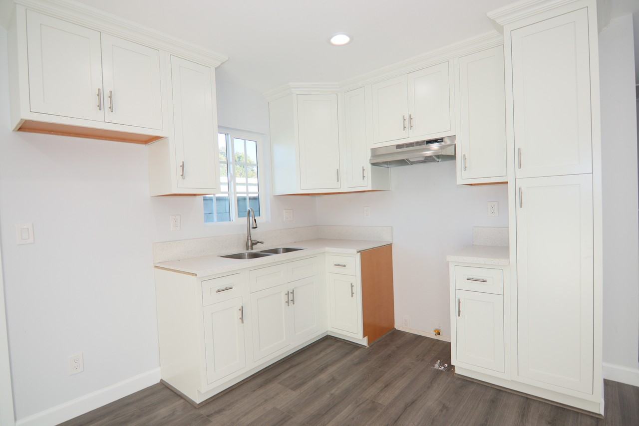 1231 E 53rd St #NA - Photo 2 of 18