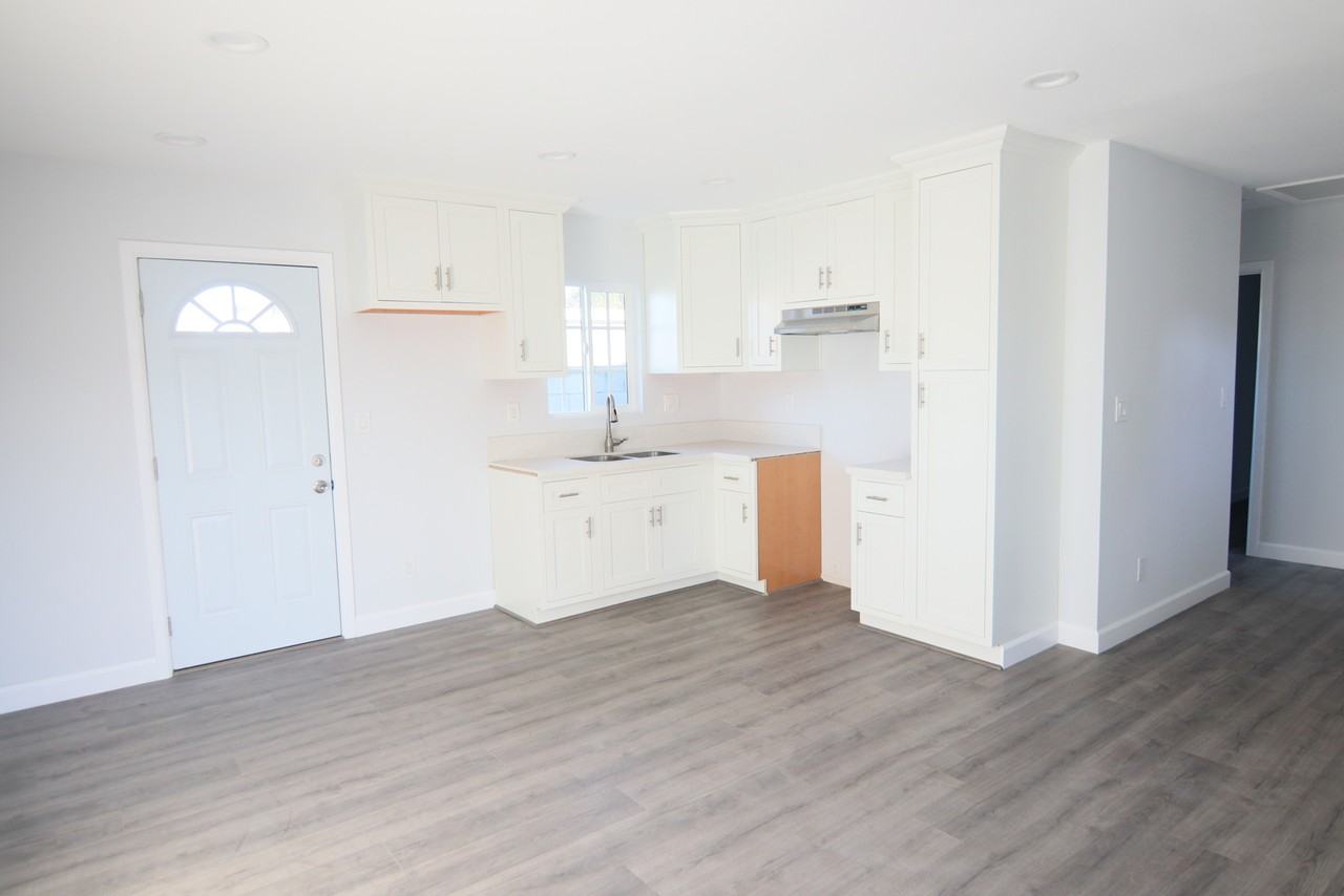 1231 E 53rd St #NA - Photo 3 of 18