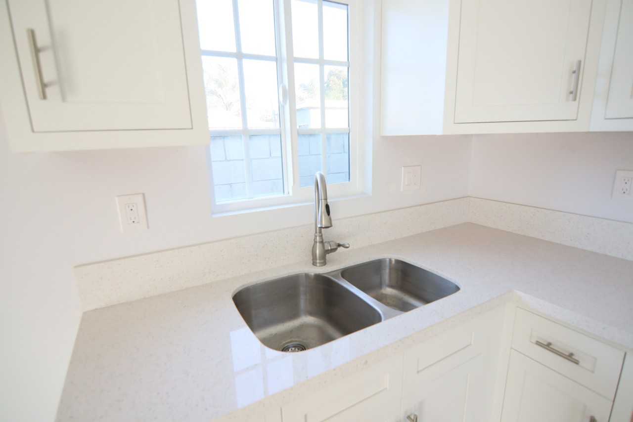 1231 E 53rd St #NA - Photo 5 of 18