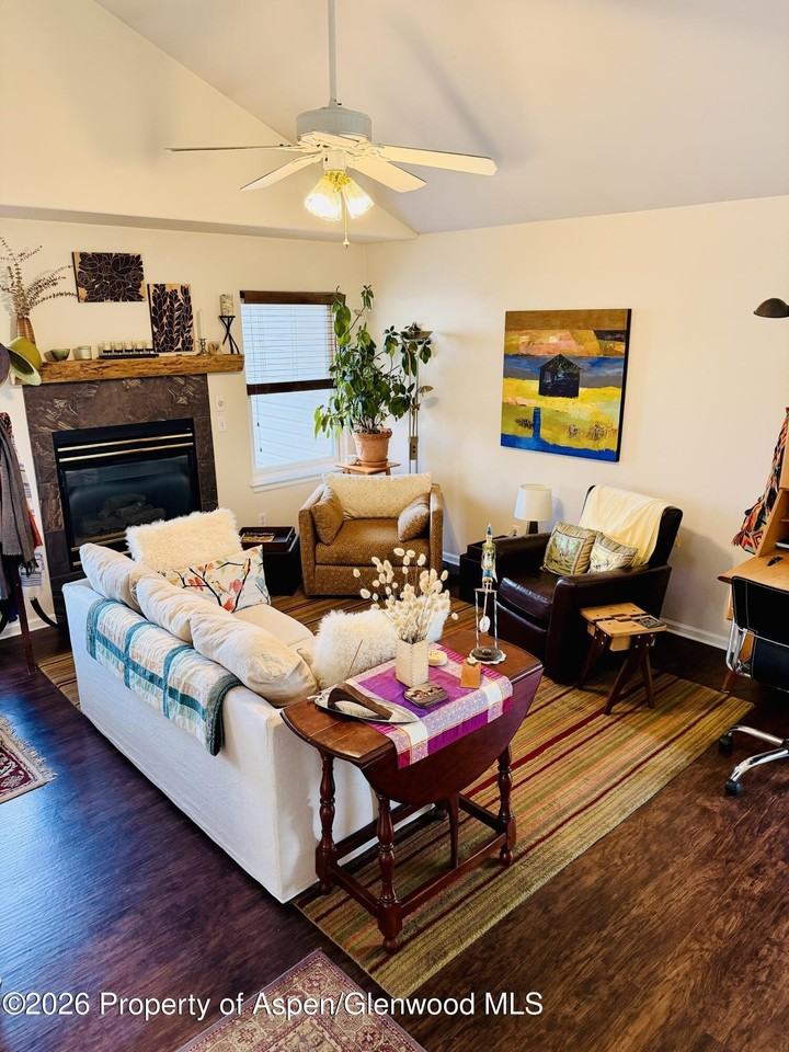 1005 Crown Dr - Photo 4 of 22