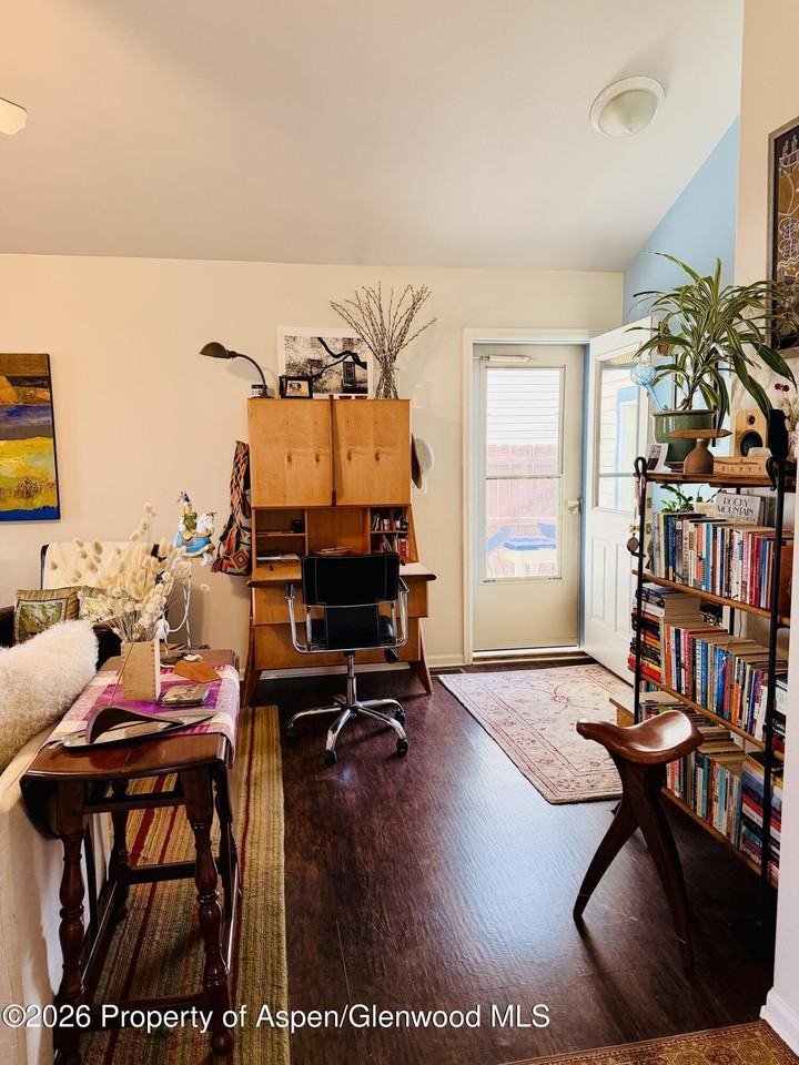 1005 Crown Dr - Photo 5 of 22