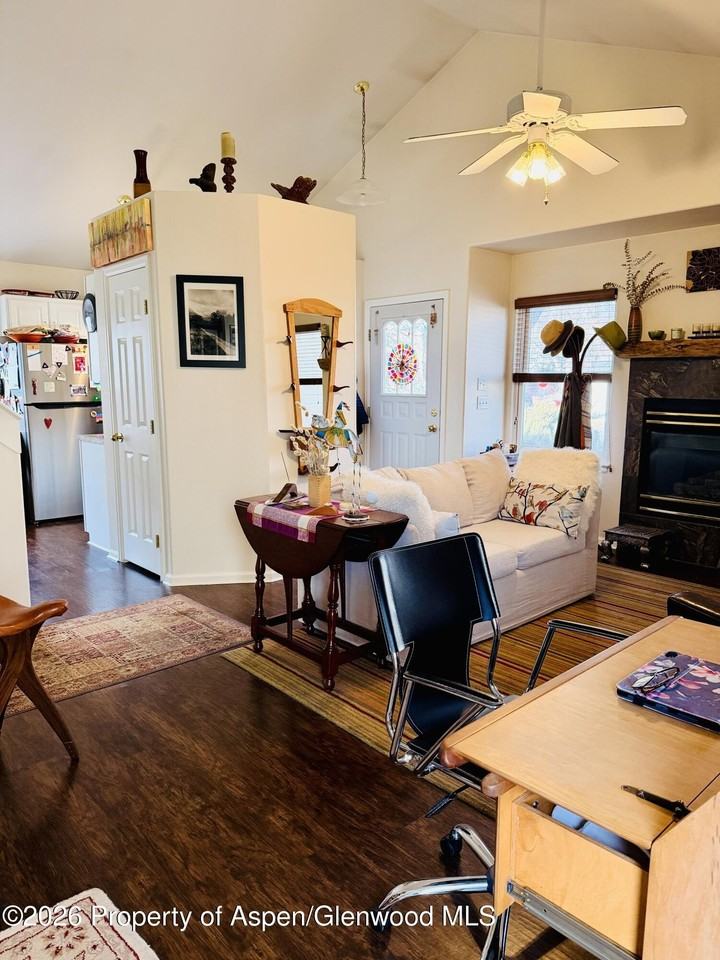 1005 Crown Dr - Photo 6 of 22