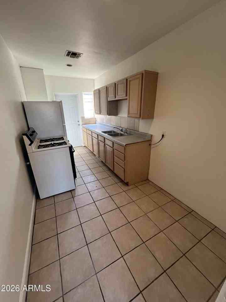 1626 W Mcdowell Rd Apt 1 #1 - Photo 7 of 13