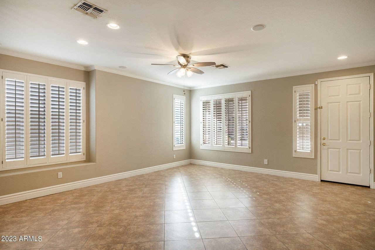 3338 W Hemingway Ln - Photo 5 of 48