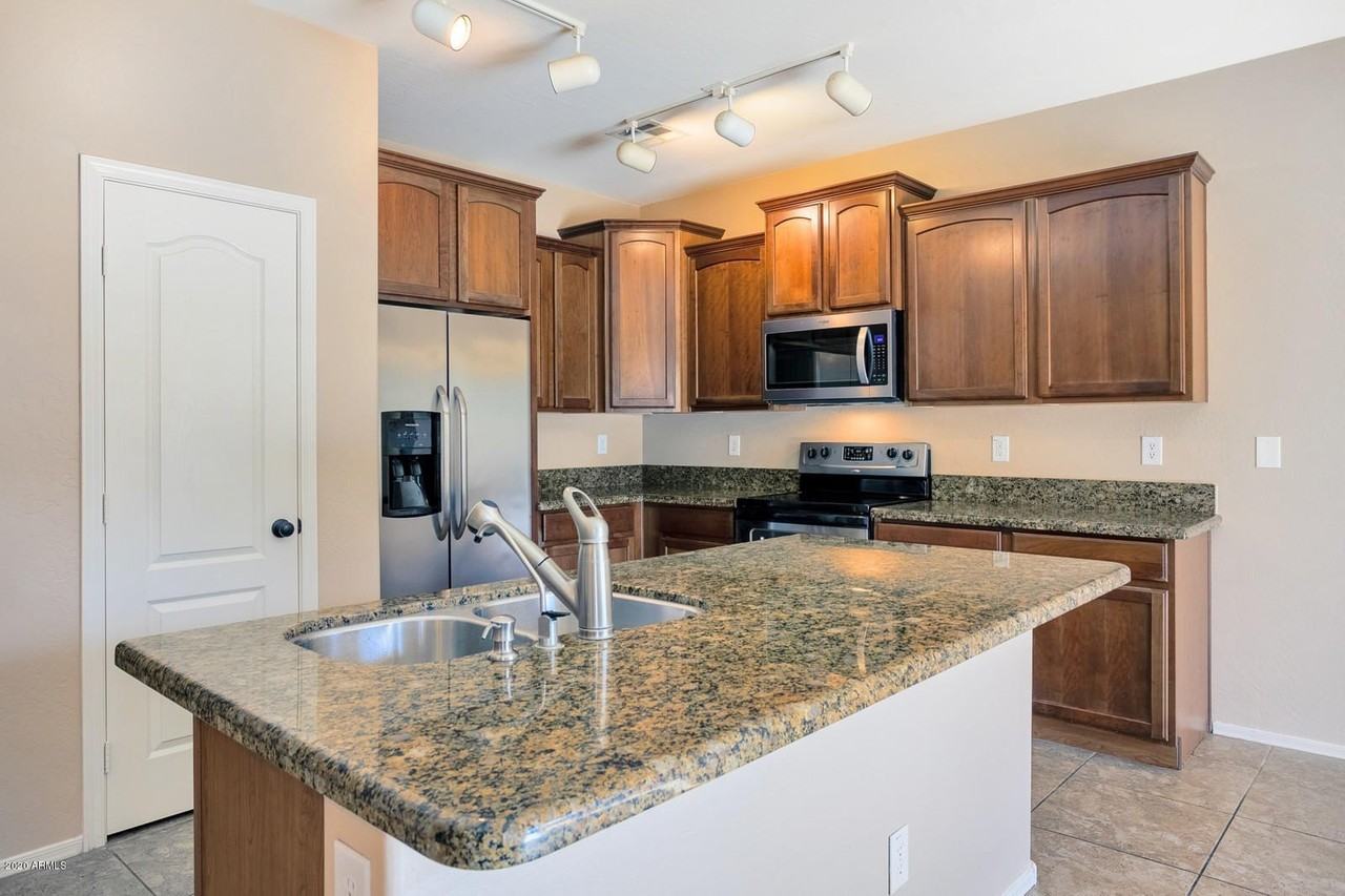 401 S 166th Dr - Photo 6 of 33