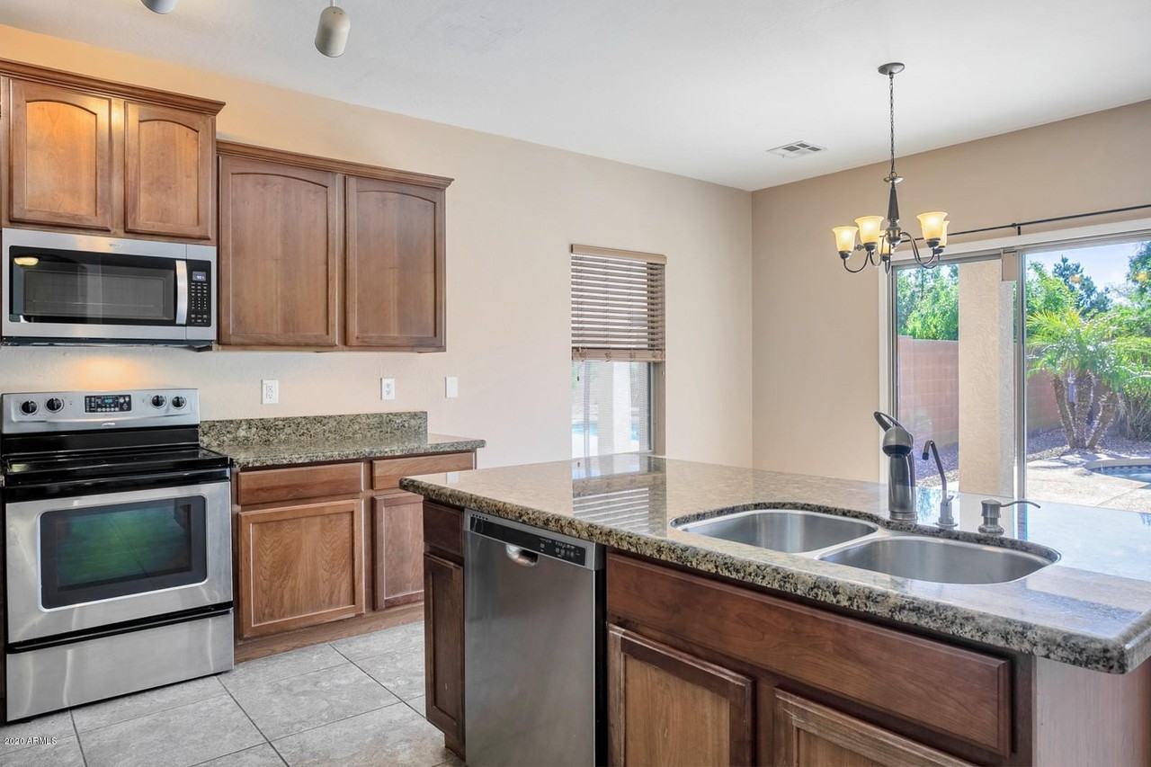 401 S 166th Dr - Photo 7 of 33