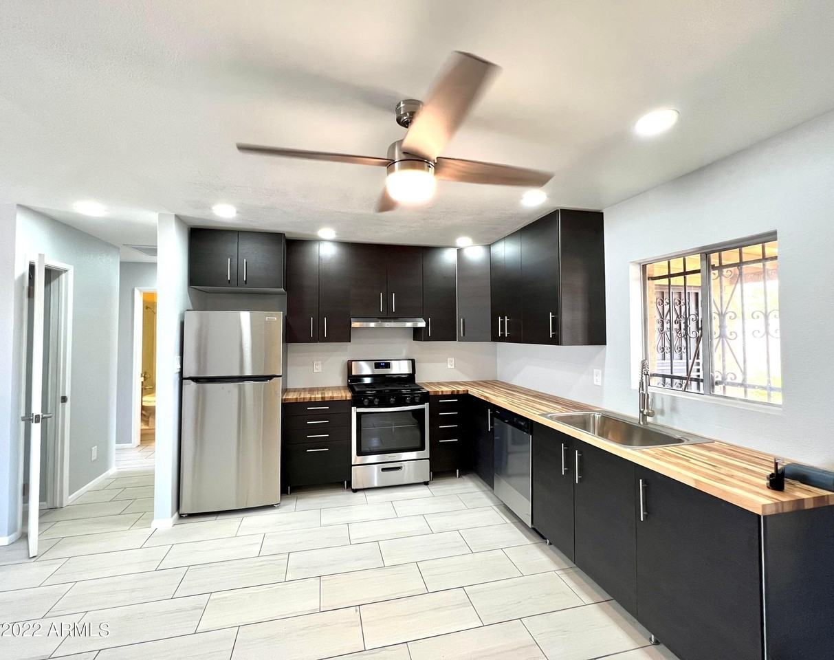 2235 E Victory Dr - Photo 6 of 18