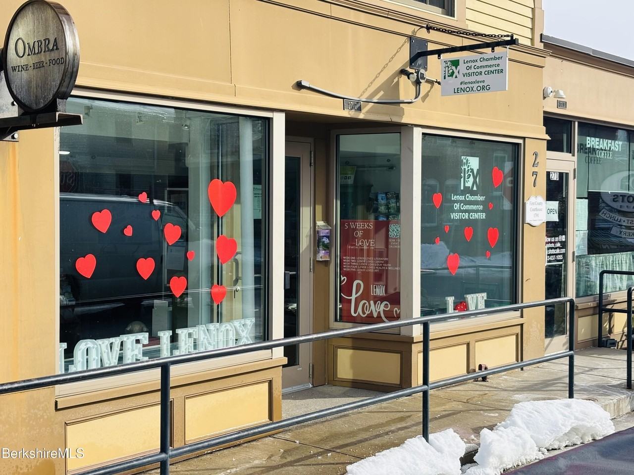 27 Housatonic St - Photo 3 of 13