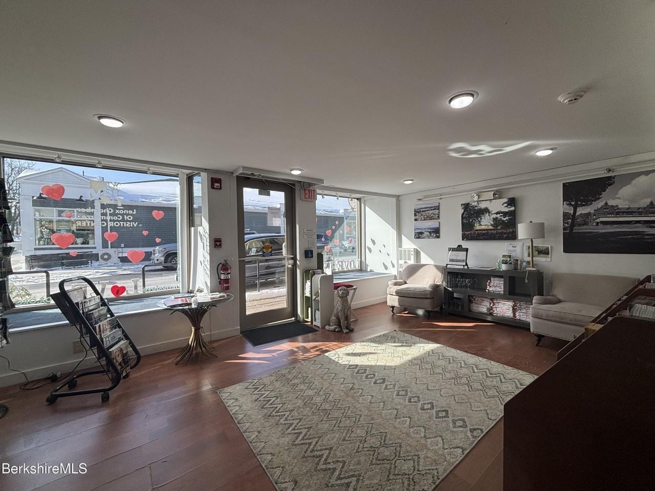 27 Housatonic St - Photo 4 of 13