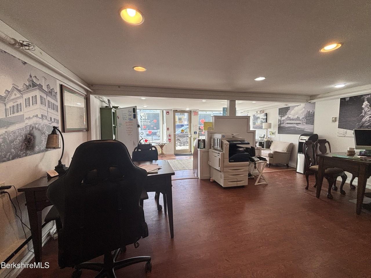 27 Housatonic St - Photo 5 of 13