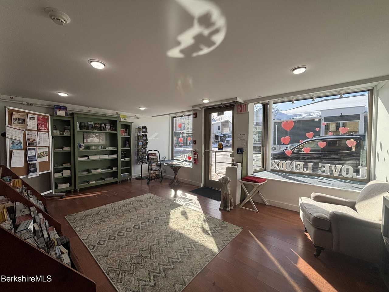 27 Housatonic St - Photo 6 of 13