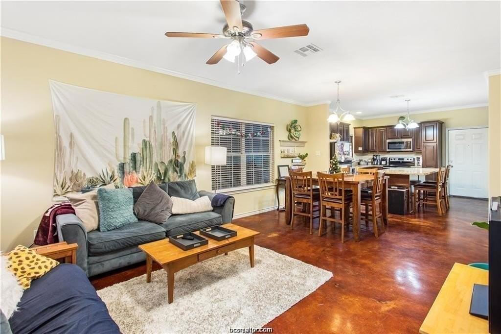 2488 Horse Shoe Dr - Photo 4 of 10