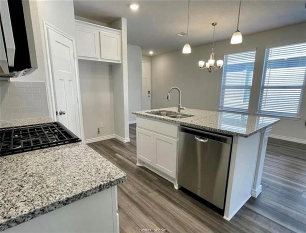 807 Mineral Wells Ln - Photo 7 of 18