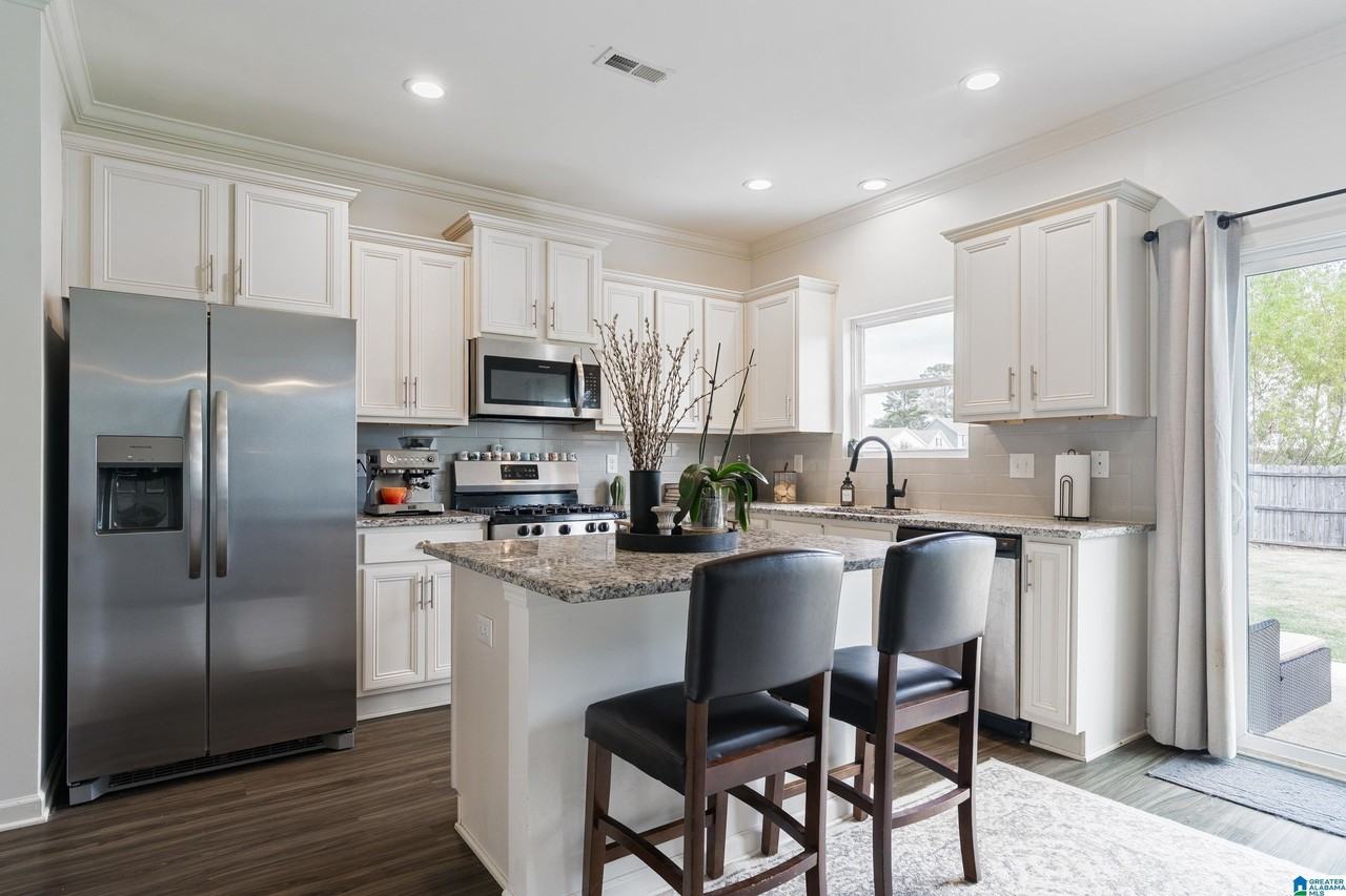 6556 Newbridge Dr - Photo 3 of 12