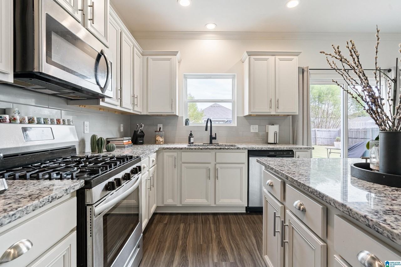 6556 Newbridge Dr - Photo 4 of 12