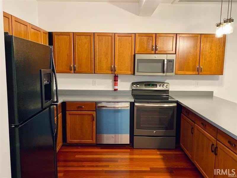 105 E 6th St #A - Photo 3 of 24