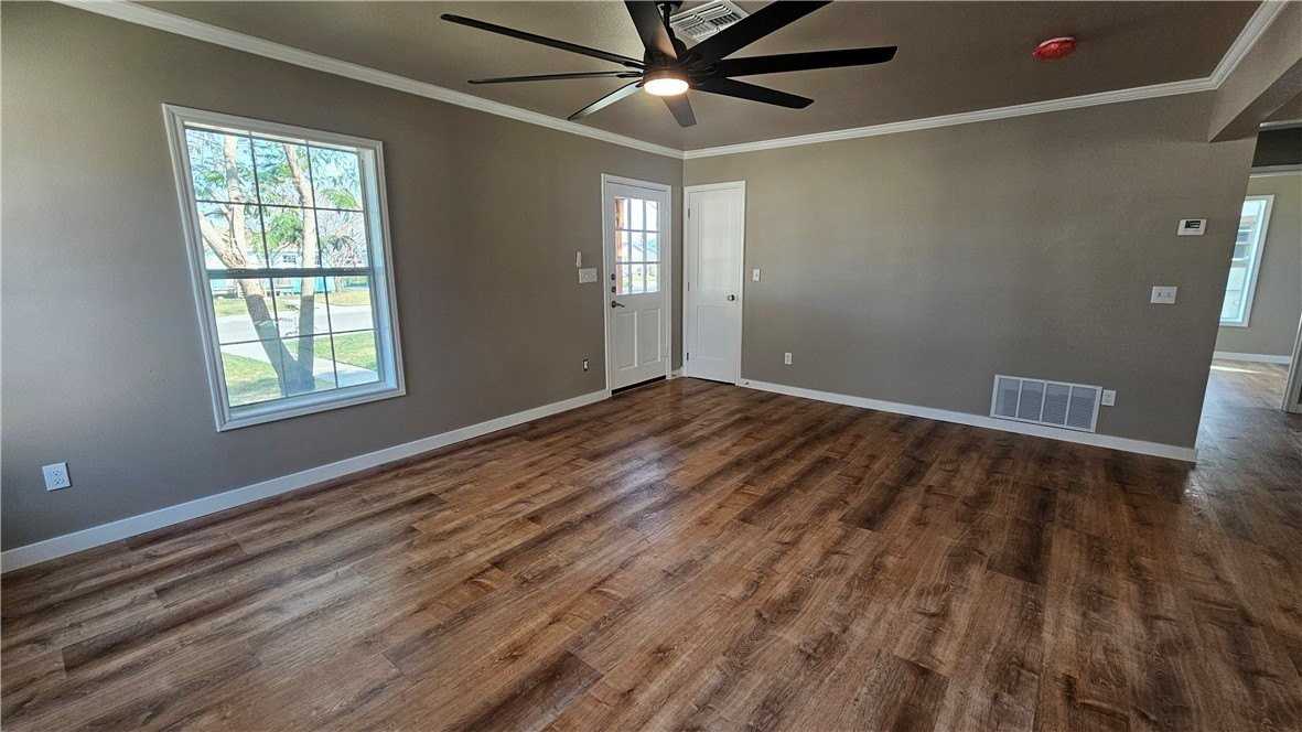 3509 Topeka St - Photo 4 of 32