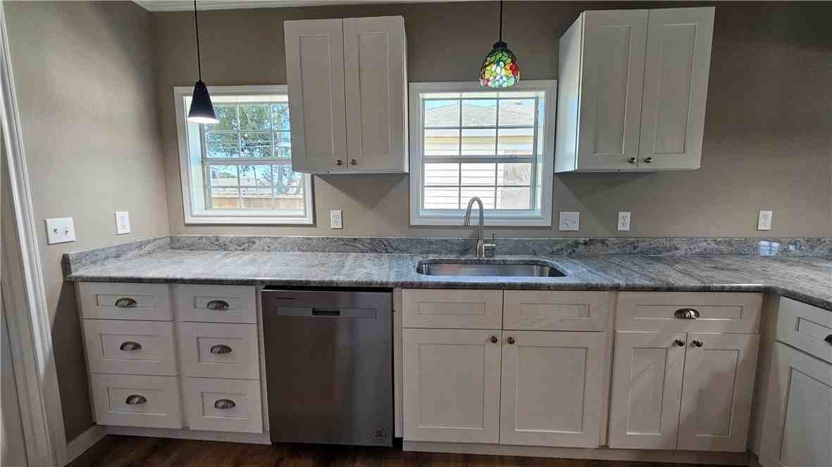 3509 Topeka St - Photo 6 of 32