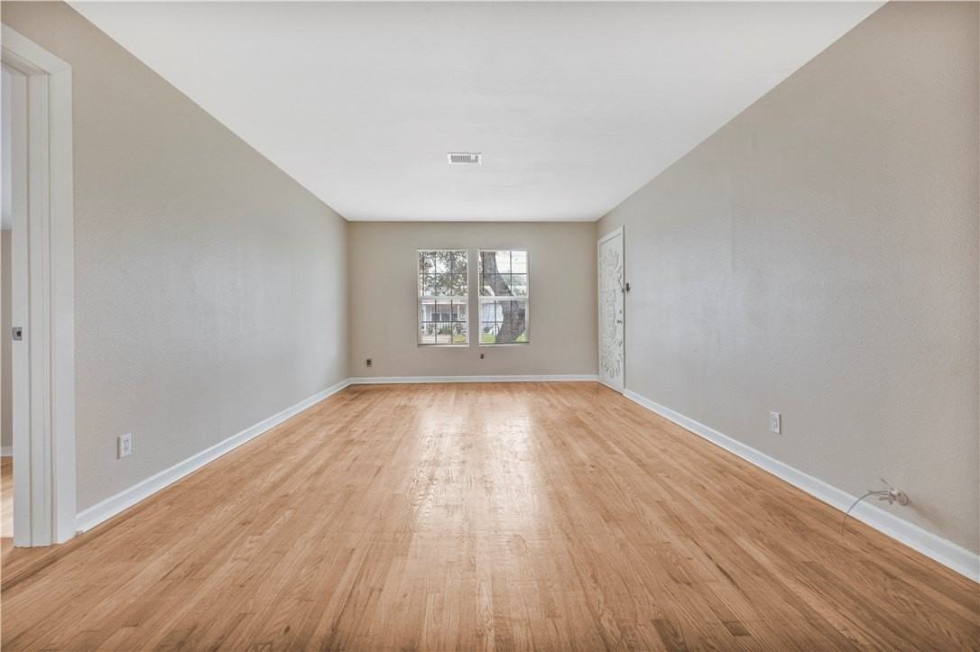 650 Mcclendon St - Photo 3 of 19