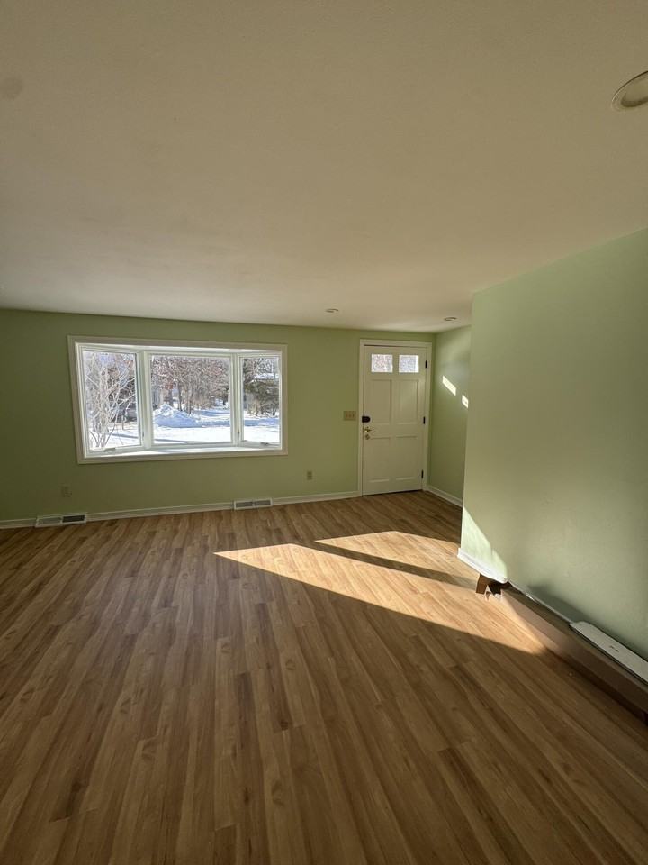 64 Pontiac St - Photo 3 of 8