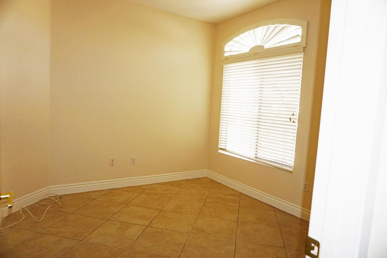 78359 Moongold Rd - Photo 4 of 10