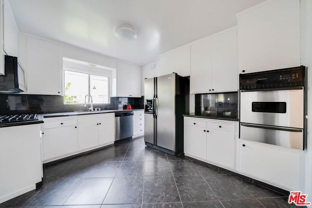 1022 21st St Frnt Hse - Photo 4 of 15