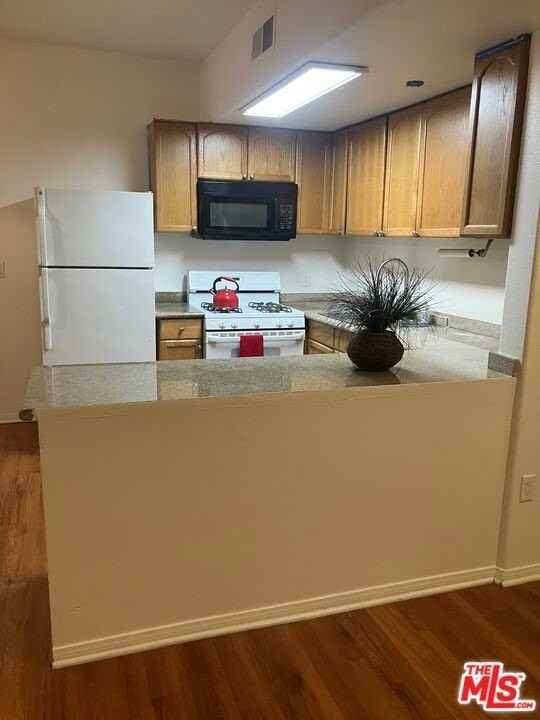 1952 Selby Ave Apt 103 #103 - Photo 5 of 9