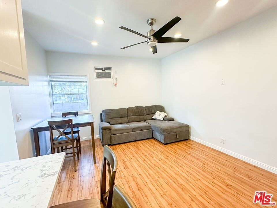 1413 Paloma St - Photo 5 of 20