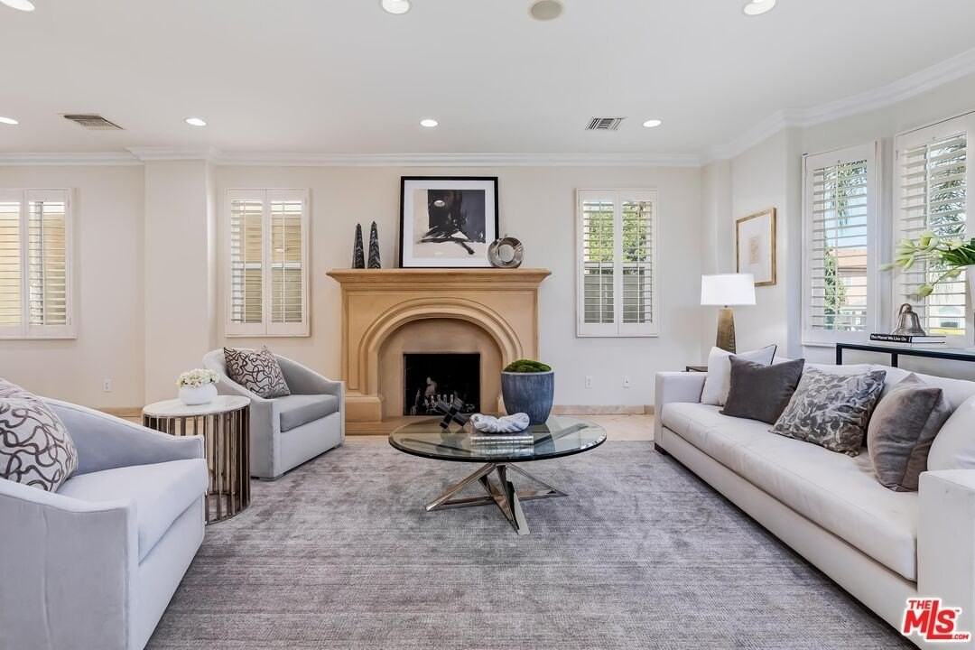 1471 S Crest Dr - Photo 4 of 44