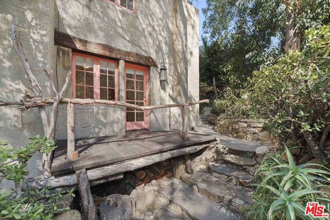 1431 Avon Park Ter - Photo 6 of 42