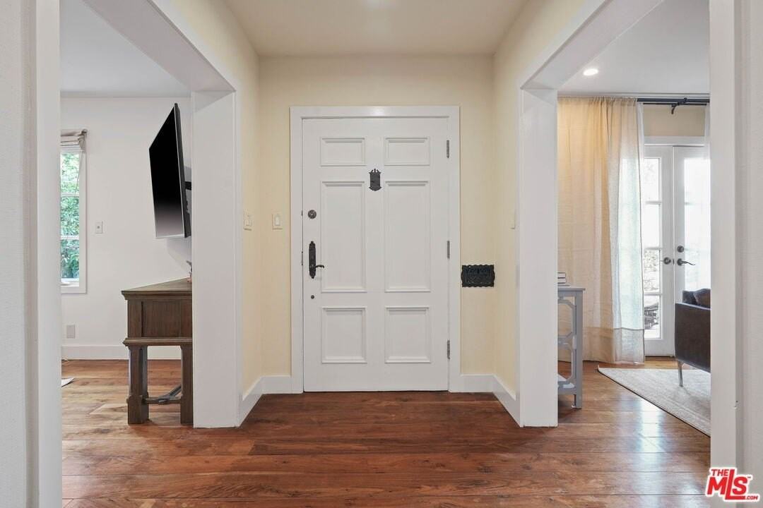 1531 Marmont Ave - Photo 3 of 42