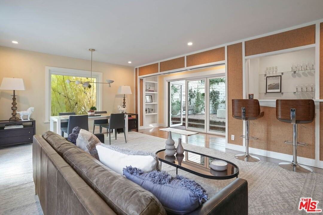 1531 Marmont Ave - Photo 5 of 42