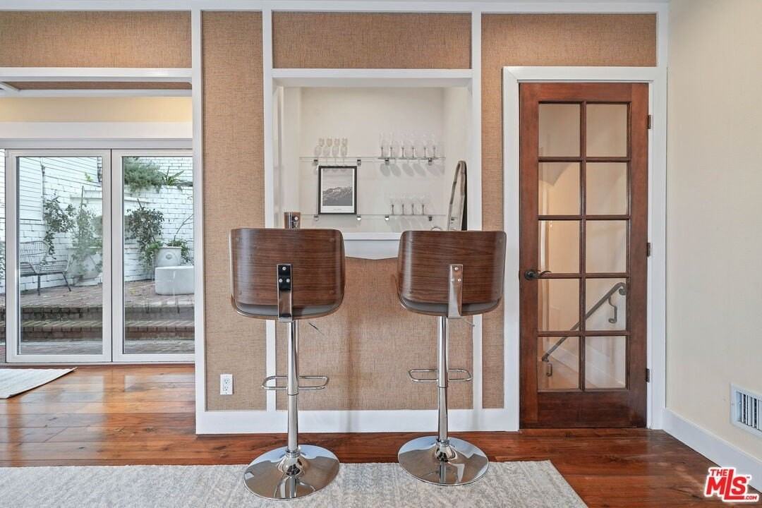 1531 Marmont Ave - Photo 7 of 42