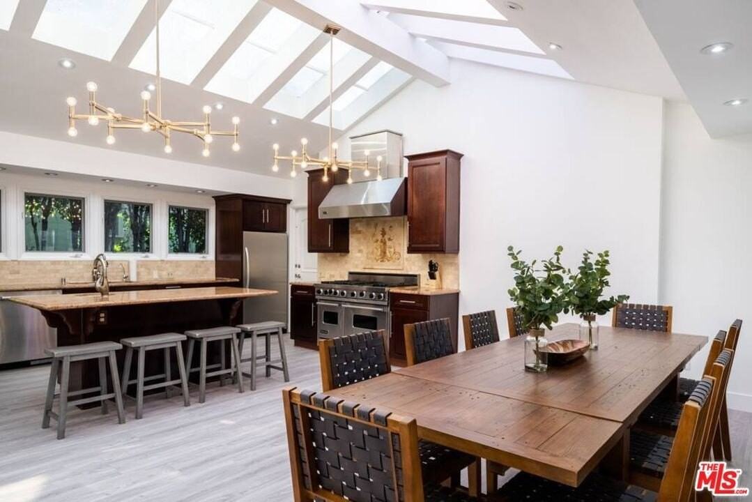 11331 Isleta St - Photo 3 of 50